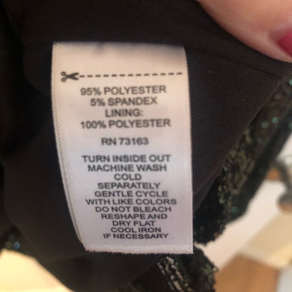 Cable & Gauge Long Sleeved Emerald Green Sequin Top, Size Medium NWT - Picture 8 of 8